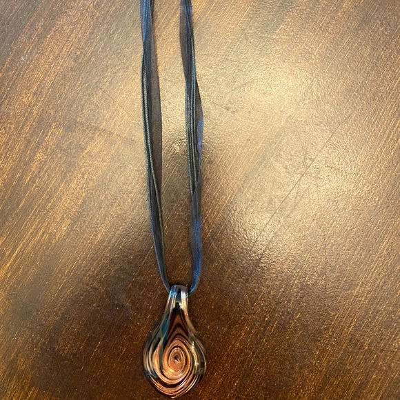 Glass pendant teardrop necklace - Picture 4 of 9